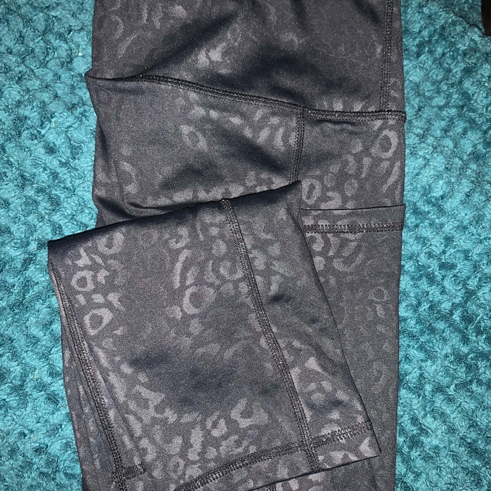 CVG leopard capris
